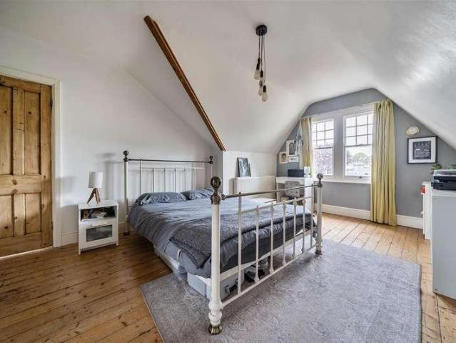 6 bed house for sale