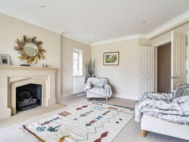 6 bed house for sale
