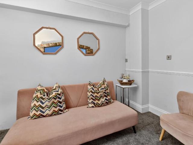 6 bed house for sale