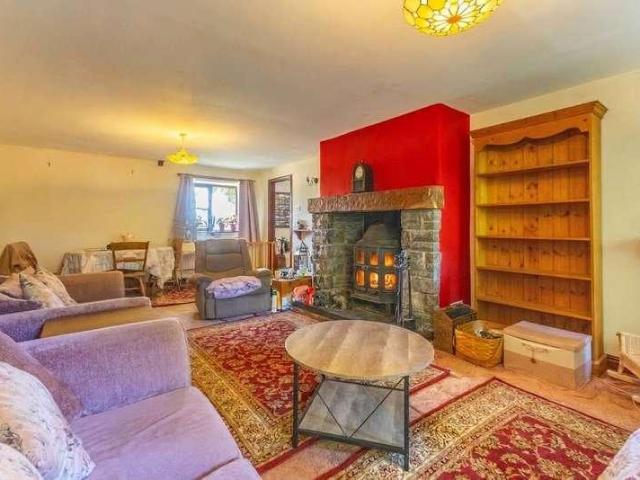 6 bed house for sale