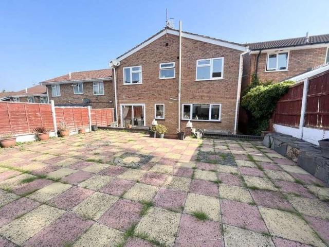 6 bed house for sale