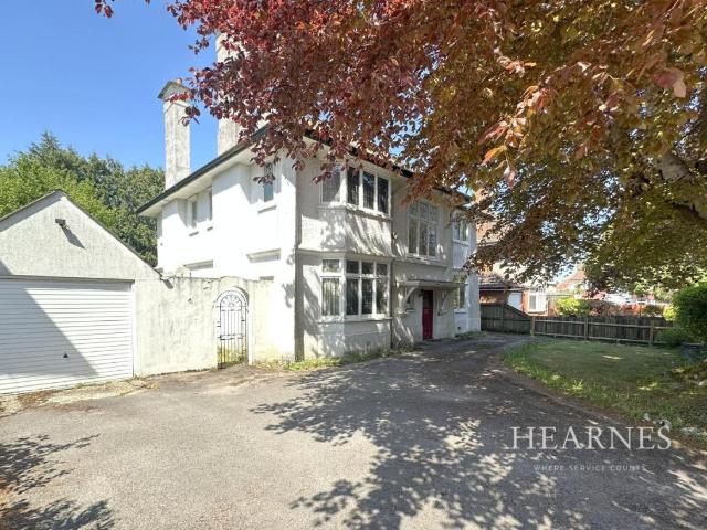 6 bed house for sale