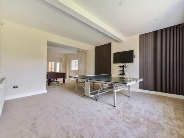 6 bed house for sale