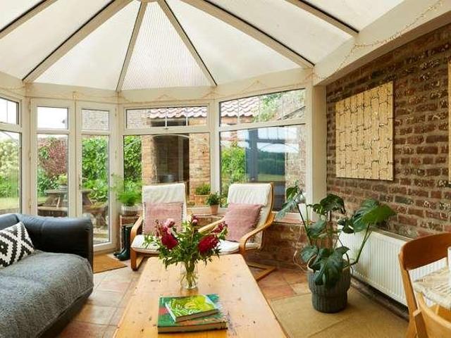 6 bed house for sale