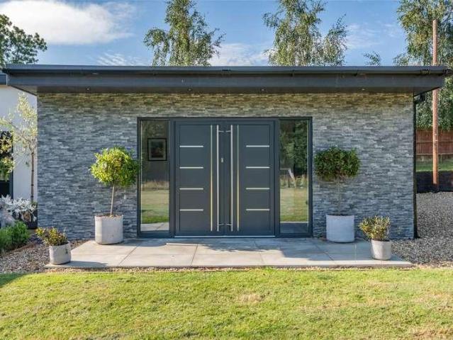6 bed house for sale