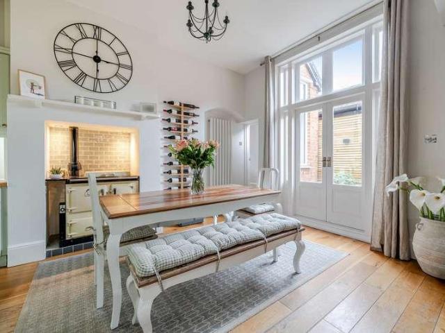 6 bed house for sale
