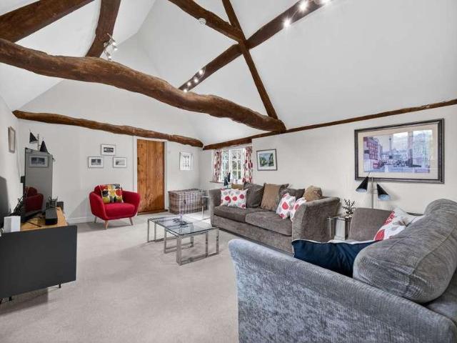 6 bed house for sale