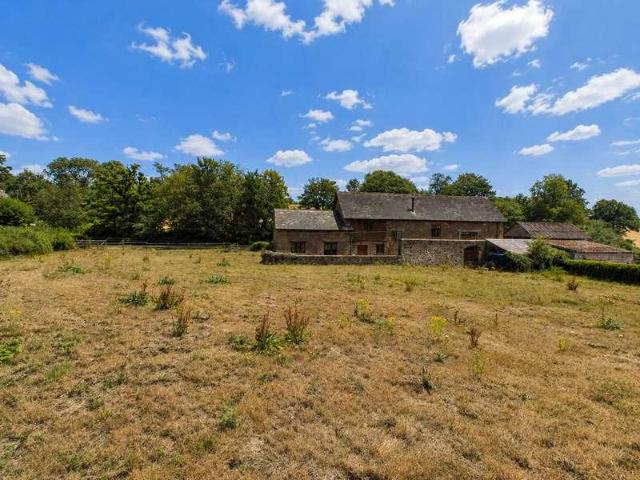 6 bed house for sale