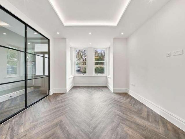6 bed house for sale