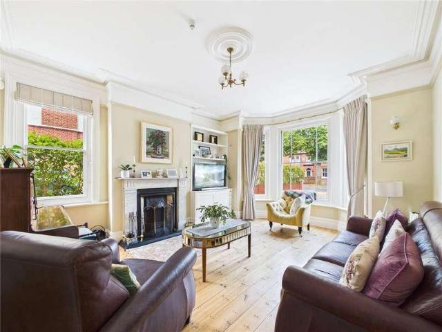 6 bed house for sale