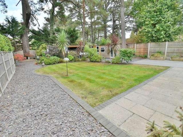 6 bed house for sale