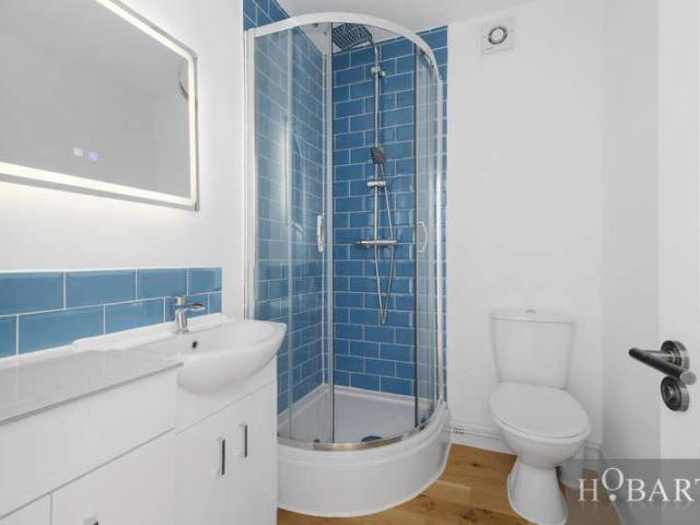 6 bed house for sale