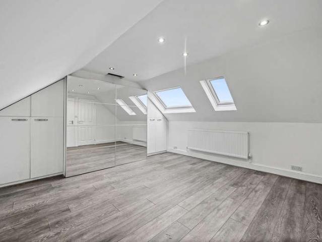 6 bed house for sale
