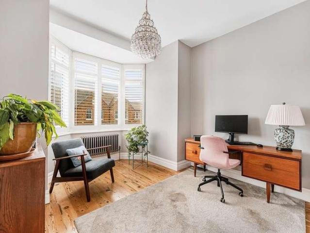 6 bed house for sale
