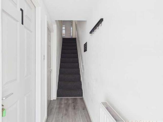 6 bed house for sale