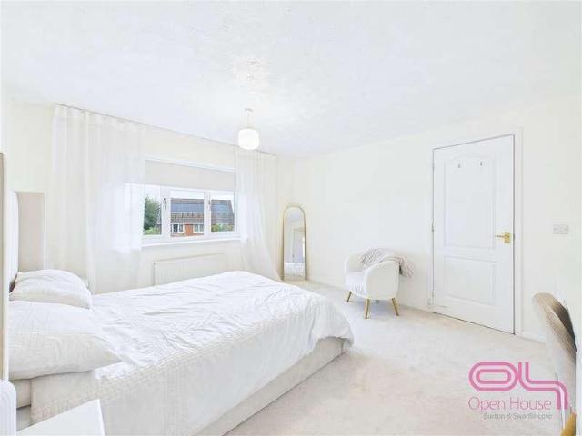 6 bed house for sale