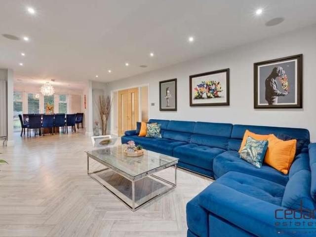 6 bed house for sale
