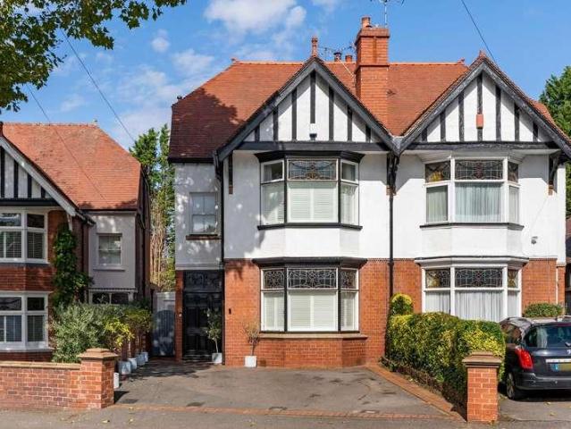 6 bed house for sale