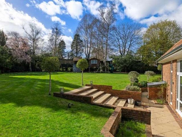 6 bed house for sale