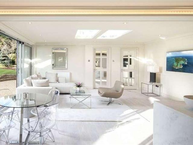 6 bed house for sale