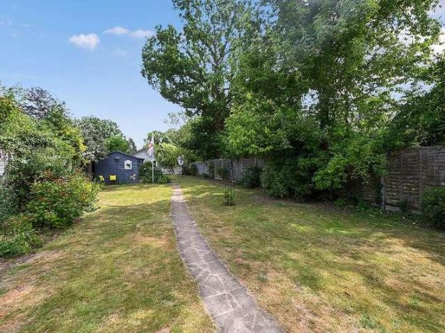 6 bed house for sale