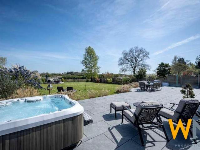6 bed house for sale