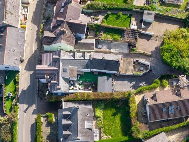 6 bed house for sale