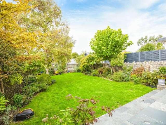 6 bed house for sale