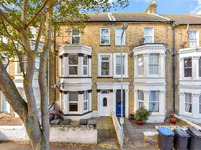 6 bed house for sale