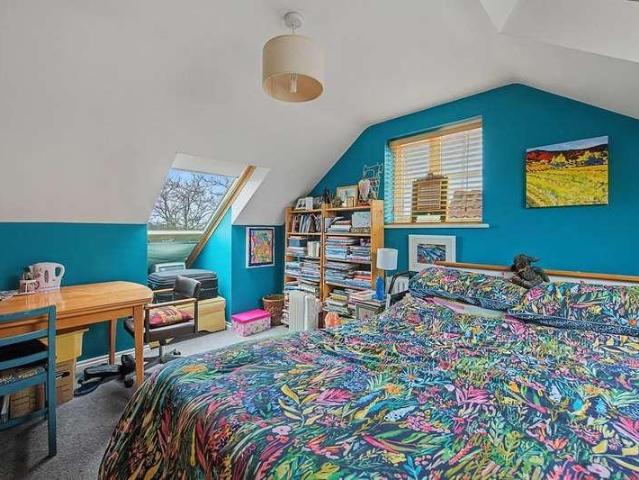 6 bed house for sale