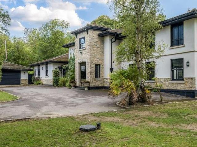 6 bed house for sale