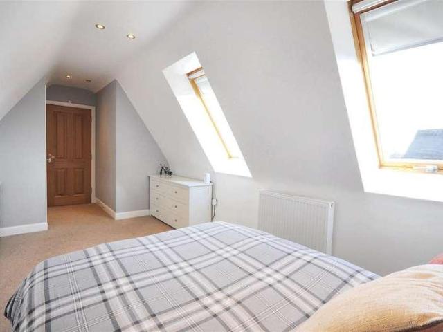 6 bed house for sale