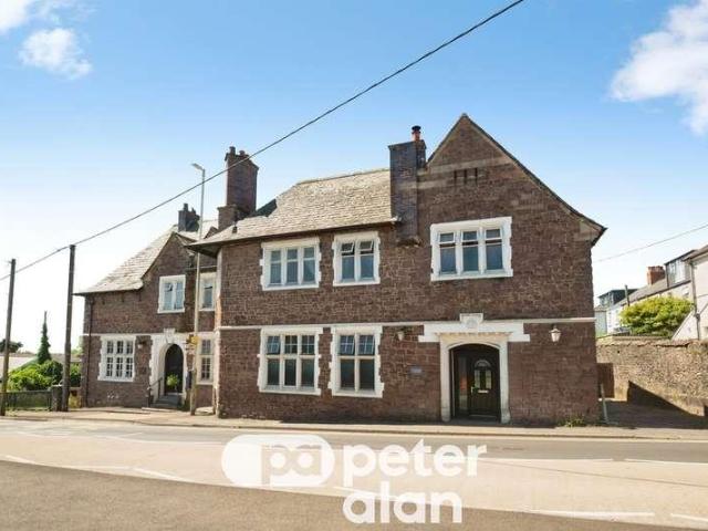 6 bed house for sale