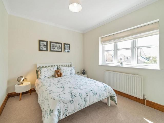 6 bed house for sale