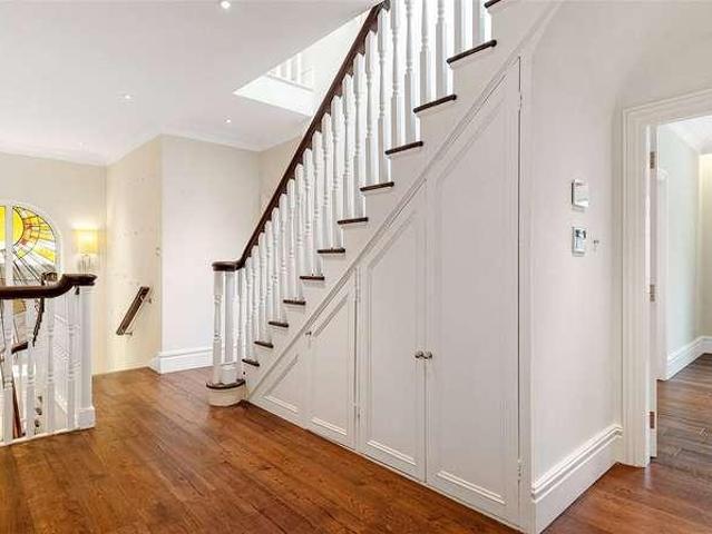 6 bed house for sale