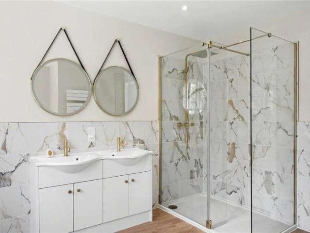 6 bed house for sale