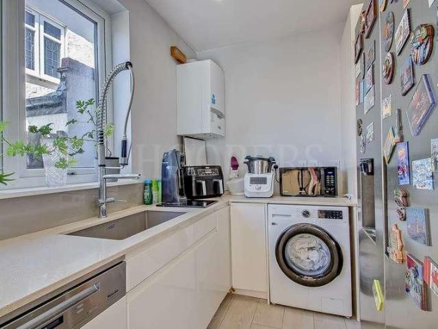 6 bed house for sale