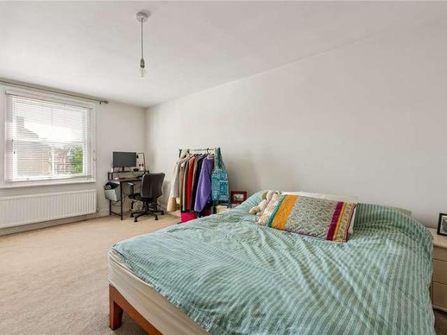 6 bed house for sale
