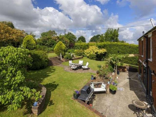 6 bed house for sale