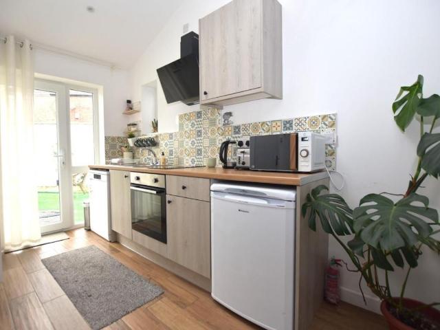 6 bed house for sale