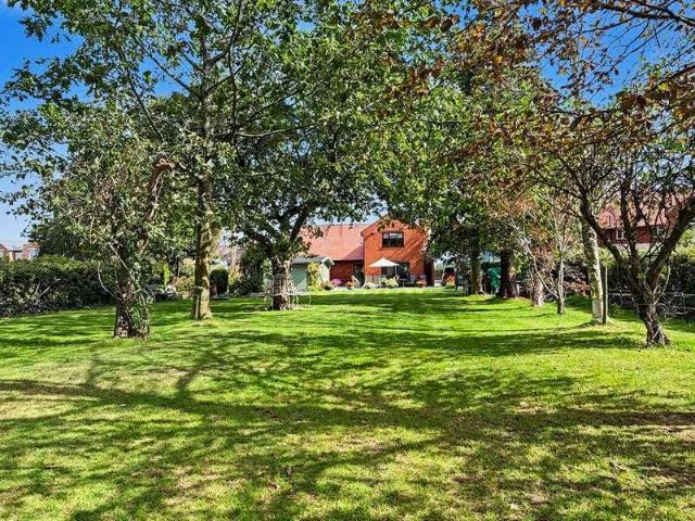 6 bed house for sale