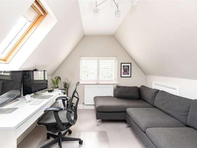 6 bed house for sale