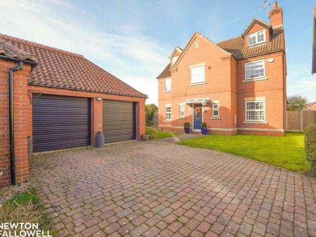 6 bed house for sale