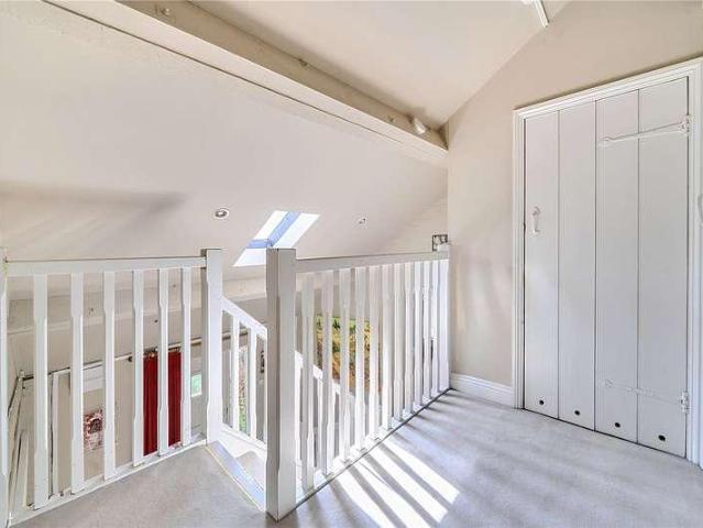 6 bed house for sale