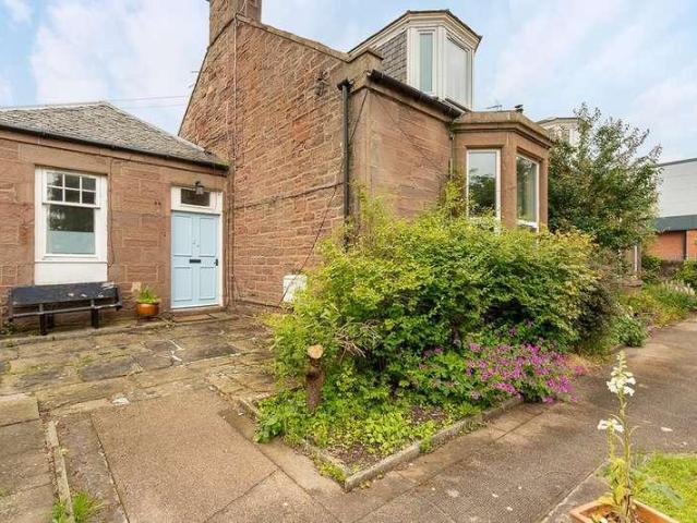 6 bed house for sale