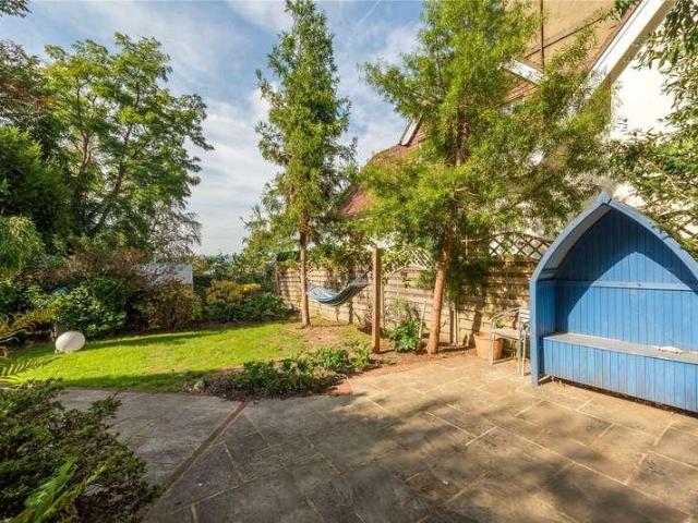6 bed house for sale