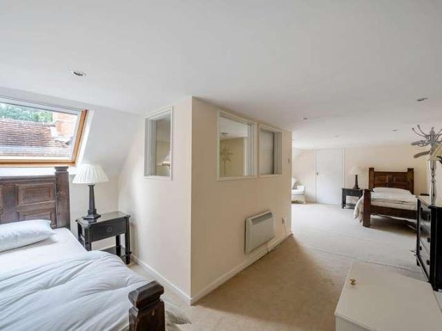 6 bed house for sale