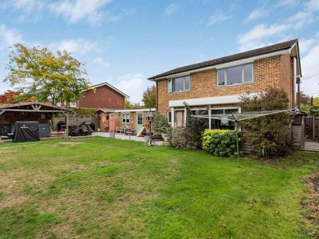 6 bed house for sale