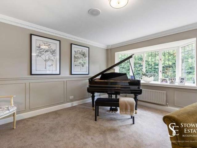 6 bed house for sale