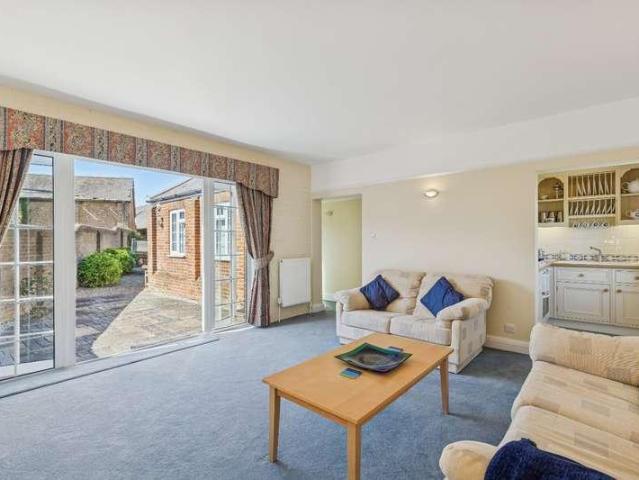 6 bed house for sale